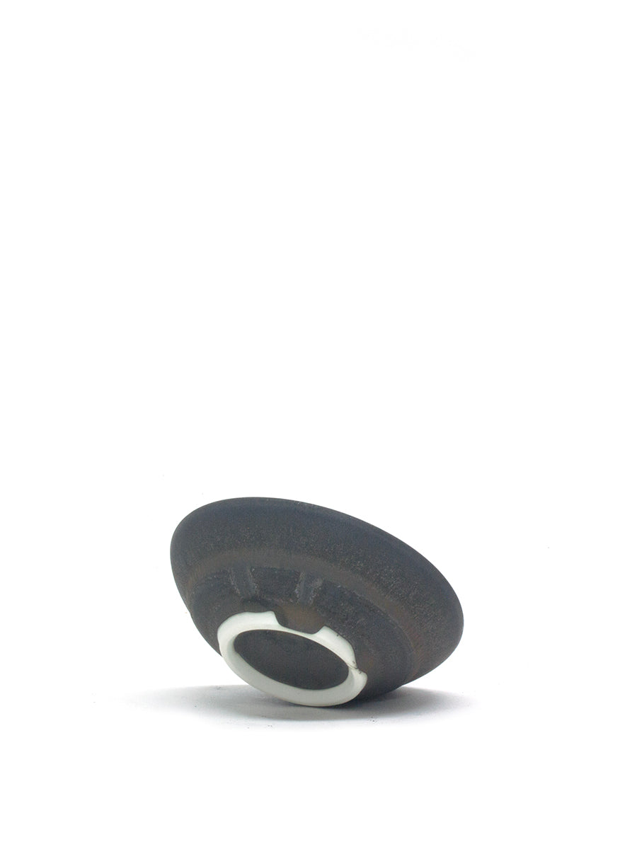 豆皿 黒陶金