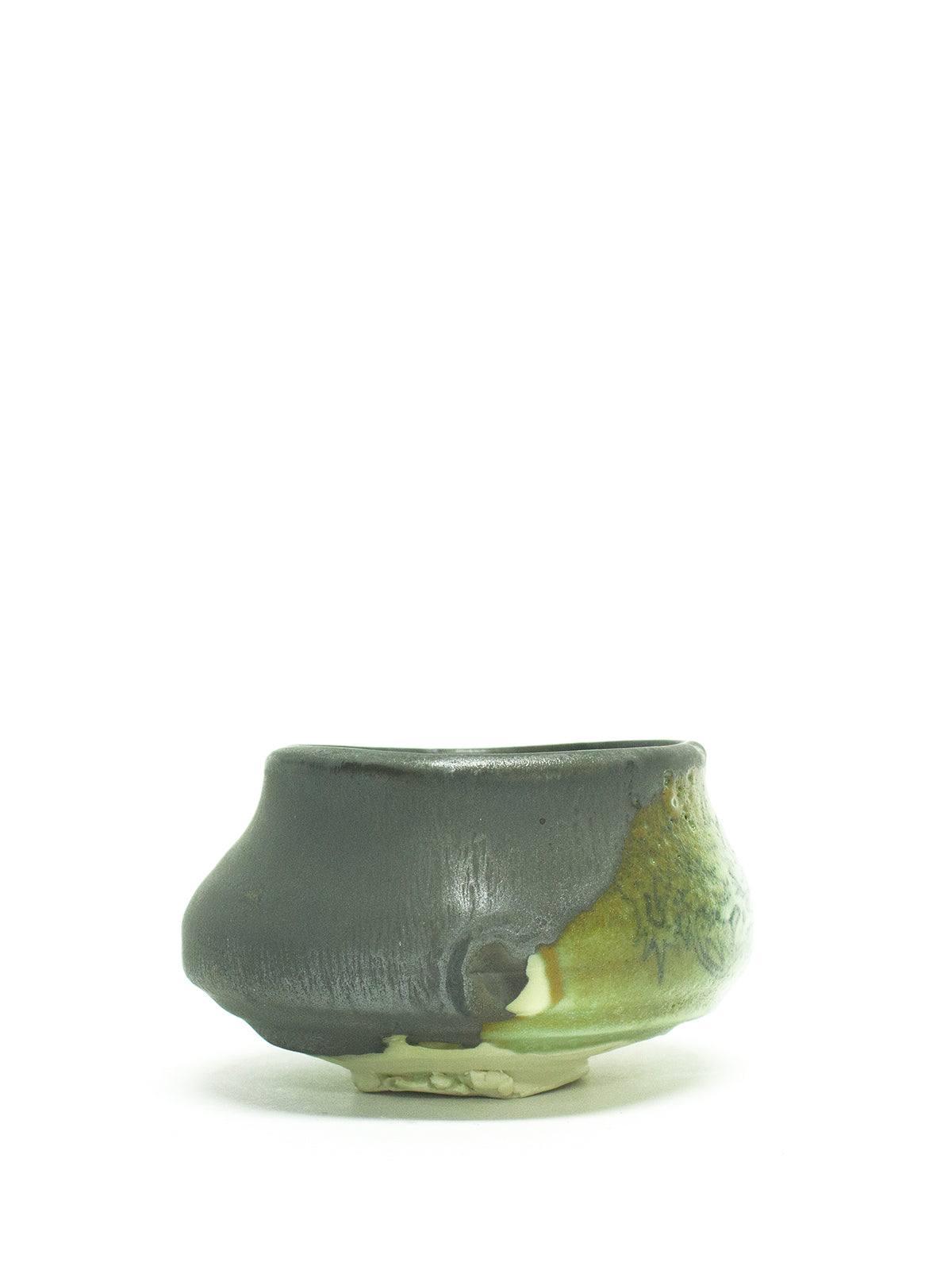 美漸龍黒織部瓷茶盌