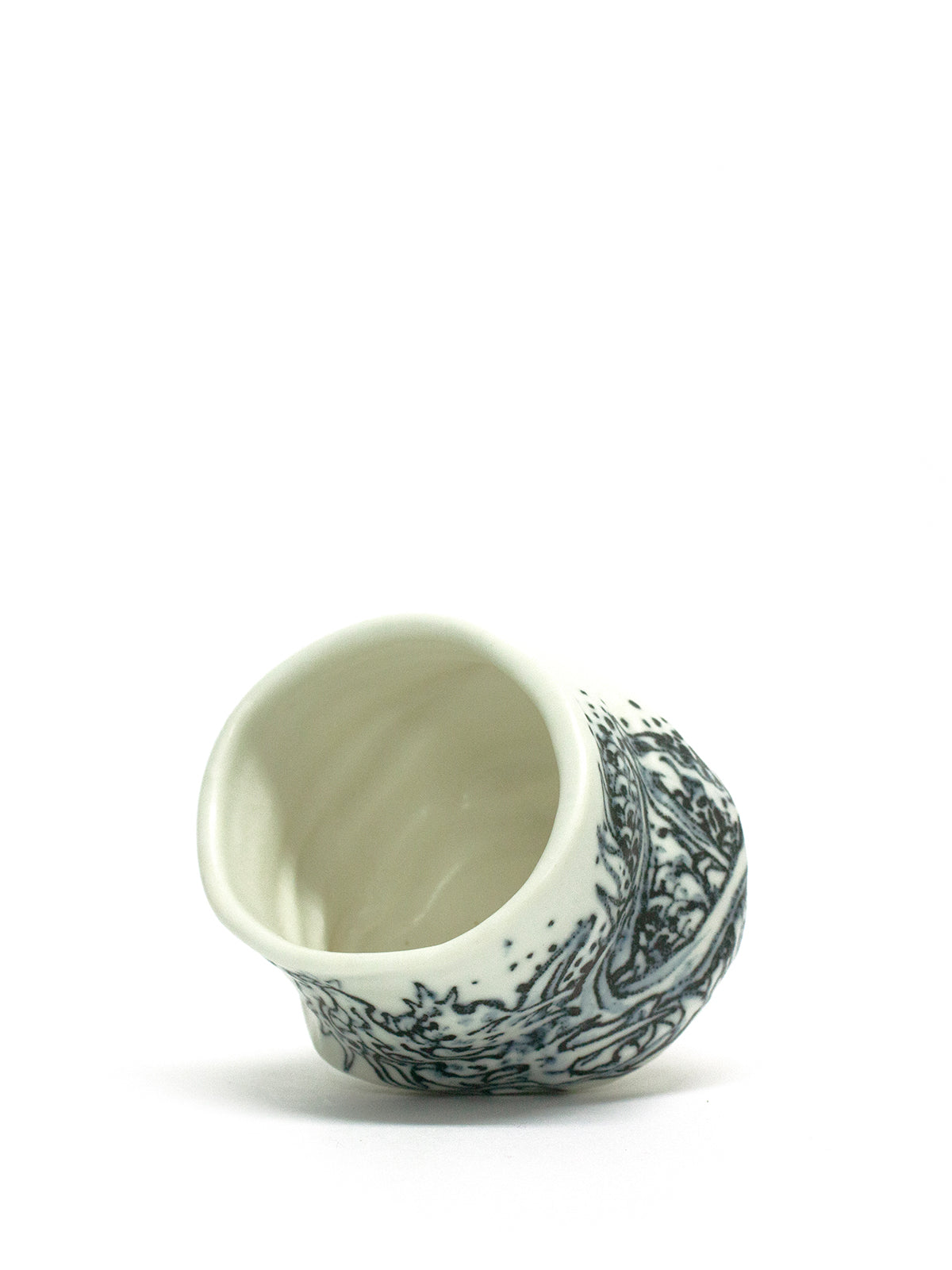 美漸龍水瓷茶盌