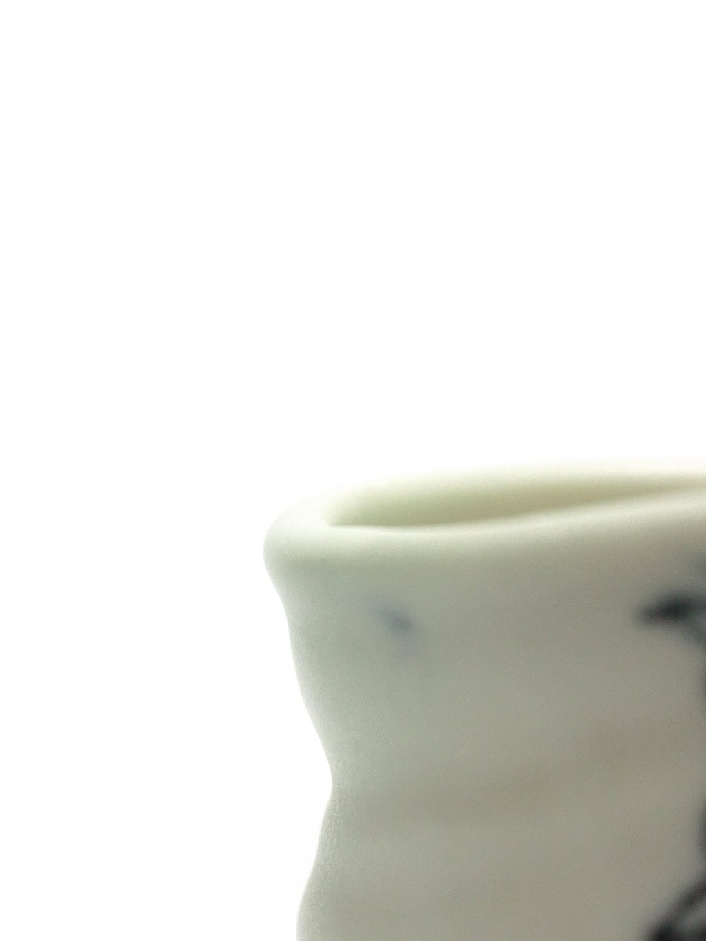 美漸龍水瓷茶盌