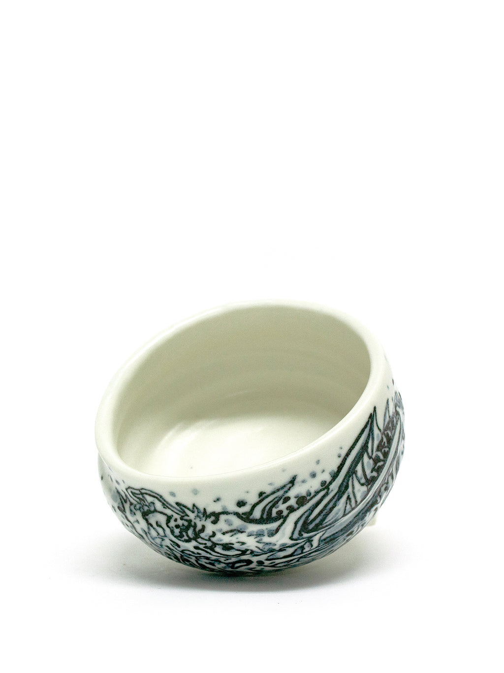 美漸龍水瓷茶盌