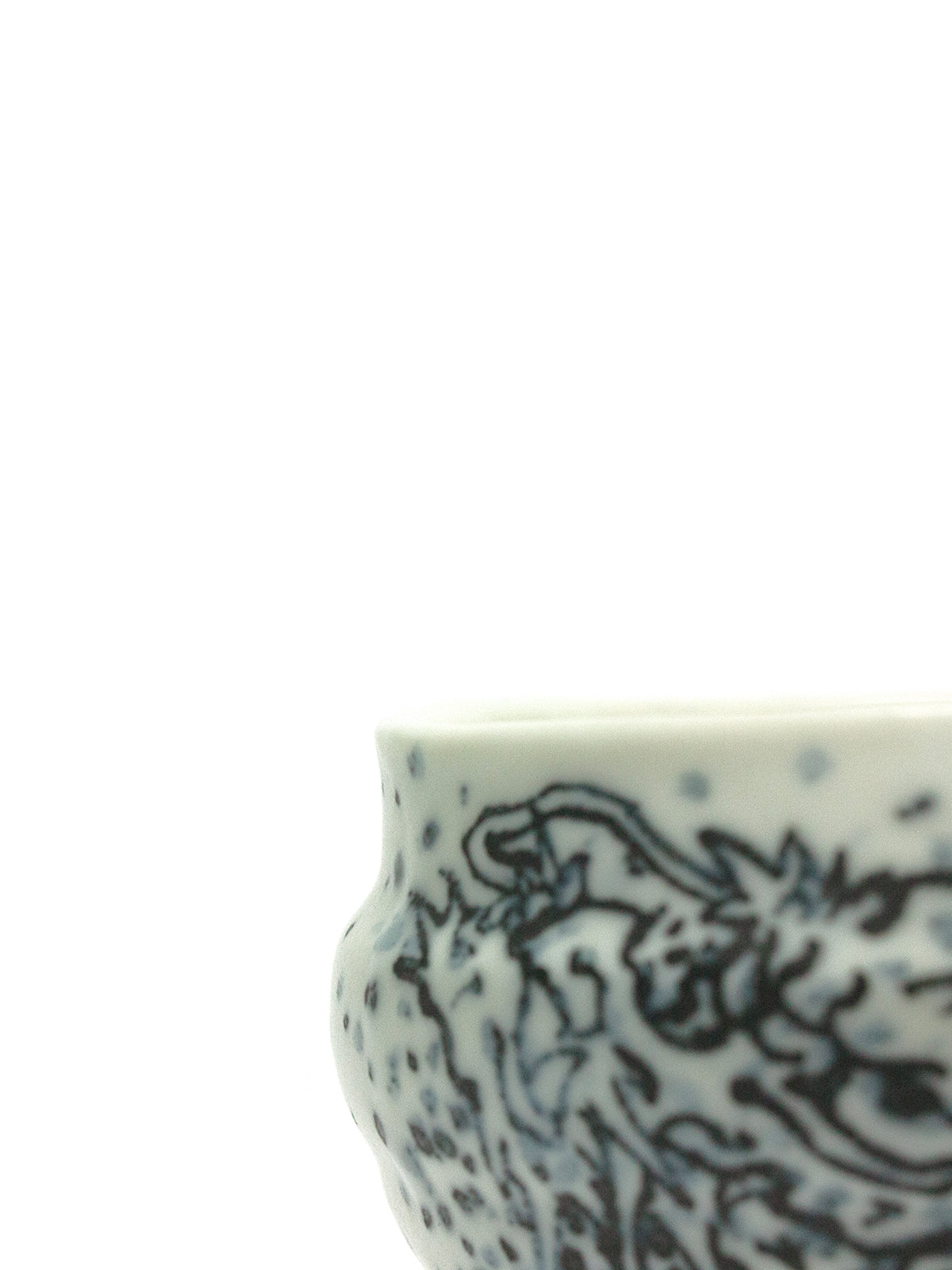 美漸龍水瓷茶盌